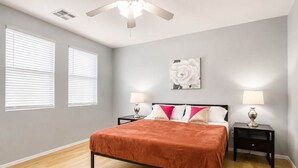 3 bedrooms, iron/ironing board, WiFi, bed sheets - Pet-Friendly 3BR | Community Pool | Near ASU (Tempe)