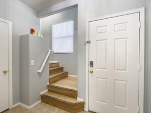 Interior - Large 3br 2-story townhouse with pool 2 mi to ASU (Tempe)