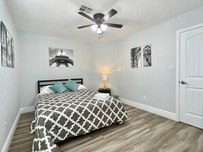 3 bedrooms, desk, iron/ironing board, travel crib