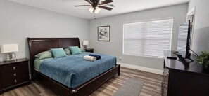 3 bedrooms, desk, iron/ironing board, travel crib