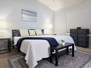 3 Schlafzimmer, Schreibtisch, Bügeleisen/Bügelbrett, WLAN