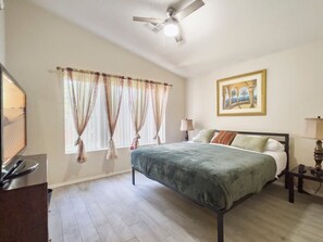 3 bedrooms, desk, iron/ironing board, WiFi