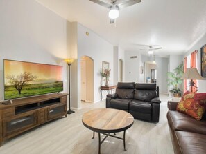 Televisión y oficina 