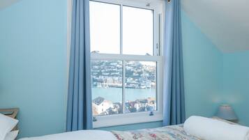 4 bedrooms, individually decorated, individually furnished, free WiFi