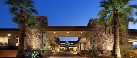 المنشأة من الخارج