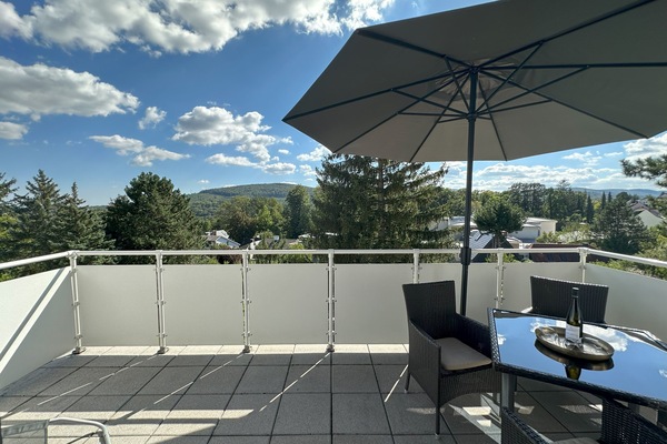 sonnige südseitige Terrasse
