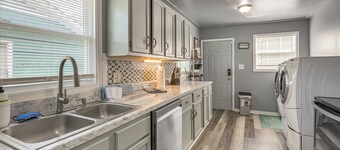 3 Mi to Downtown: Family-Friendly Birmingham Home