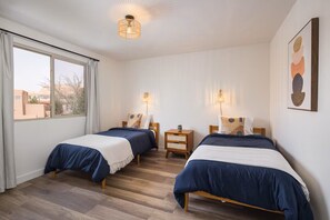 2 bedrooms, iron/ironing board, free WiFi, bed sheets - Condo on the green. Pet-Friendly, BBQ, patio and views. 2BD/2BA sleeps 5 (Moab)