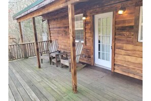 Terrace/patio - Heart Shaped Tub for Two at Raspberry Retreat (Mena)