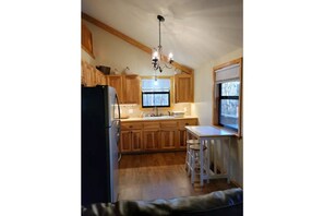 Private kitchen - Secluded Cabin in the Forest at Raspberry Retreat (Mena)