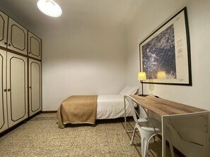 5 habitaciones, tabla de planchar con plancha y wifi gratis 
