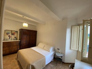 5 habitaciones, tabla de planchar con plancha y wifi gratis 