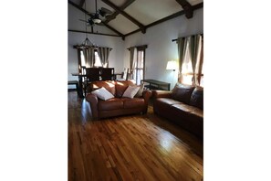 Interior - The Lodge at Raspberry Retreat (Mena)