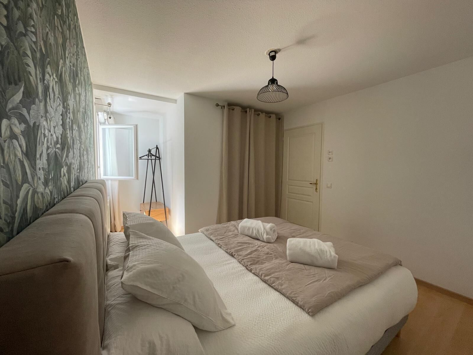 3 chambres, fer et planche à repasser, Wi-Fi, draps fournis