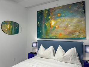 3 bedrooms, iron/ironing board, WiFi, bed sheets - 3-bds 3b in brilliant South Beach with AC, WiFi. OCEAN FRONT Live the dream (Miami Beach)