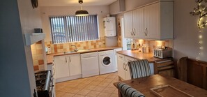 Fridge, microwave, oven, stovetop - Cosy, spacious and comfortable family home in Huddersfield. (Huddersfield)