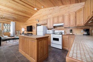 Fridge, microwave, oven, stovetop - Valley Lodge w/Hot Tub & Arcade. (Coon Valley)