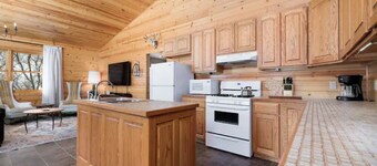 Valley Lodge w/Hot Tub & Arcade.