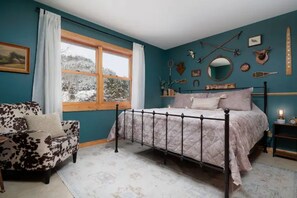 2 bedrooms, iron/ironing board, free WiFi, bed sheets - Valley Lodge w/Hot Tub & Arcade. (Coon Valley)