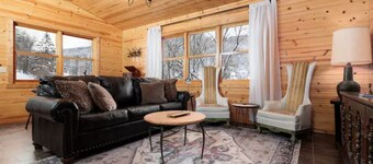 Valley Lodge w/Hot Tub & Arcade.