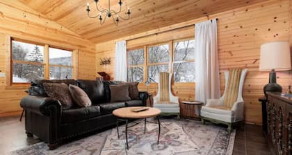 Valley Lodge w/Hot Tub & Arcade.