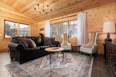 Valley Lodge w/Hot Tub & Arcade.