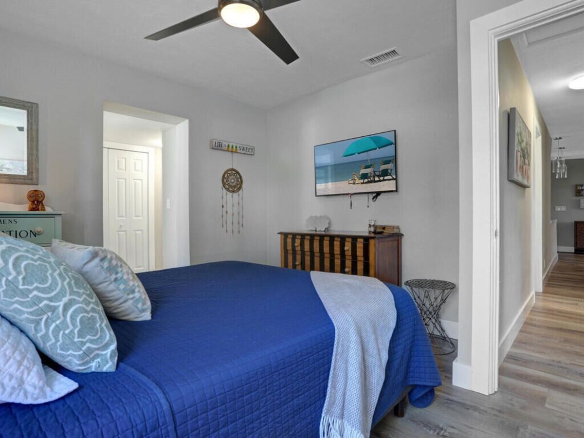 Photo 22 of Spacious 4 bed, 3 baths in highly desirable Lake Park.