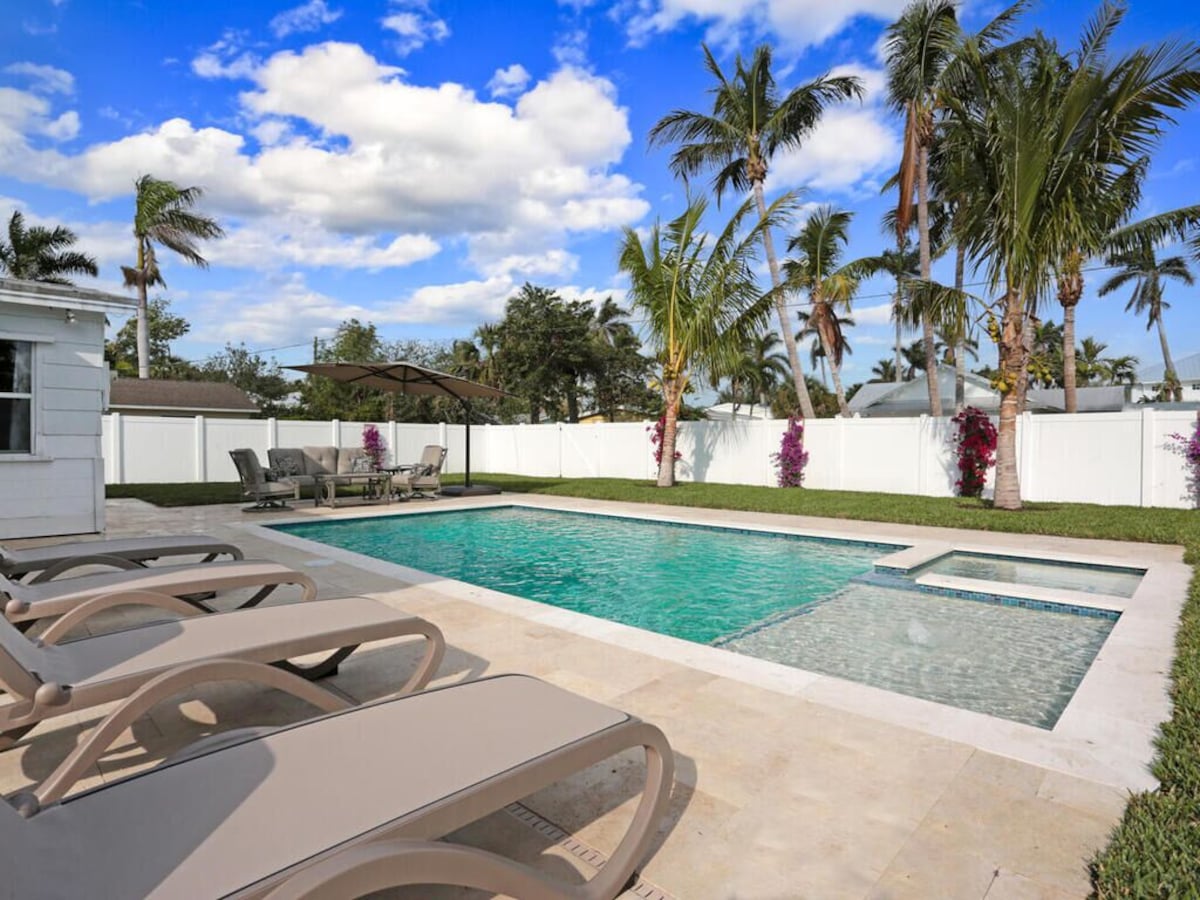 Spacious 4 bed, 3 baths in highly desirable Lake Park.