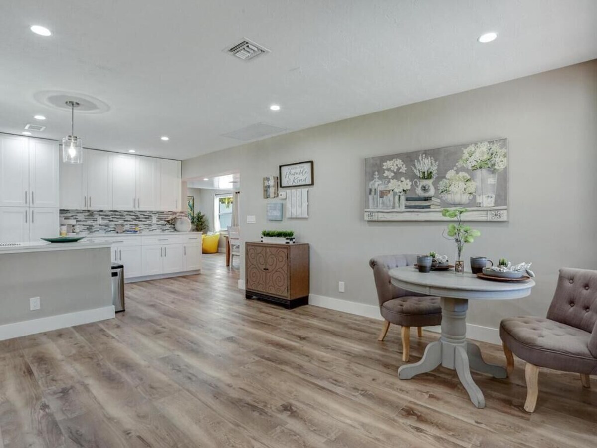 Photo 8 of Spacious 4 bed, 3 baths in highly desirable Lake Park.