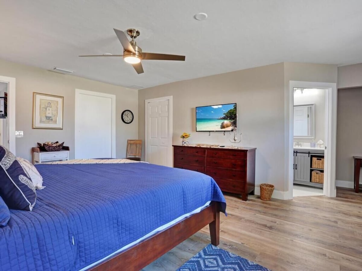 Photo 19 of Spacious 4 bed, 3 baths in highly desirable Lake Park.