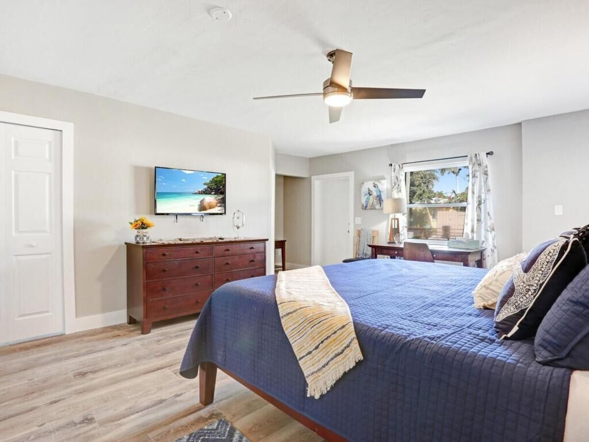 Photo 18 of Spacious 4 bed, 3 baths in highly desirable Lake Park.