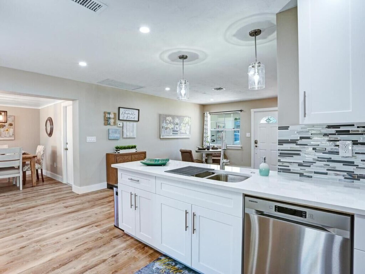 Photo 9 of Spacious 4 bed, 3 baths in highly desirable Lake Park.