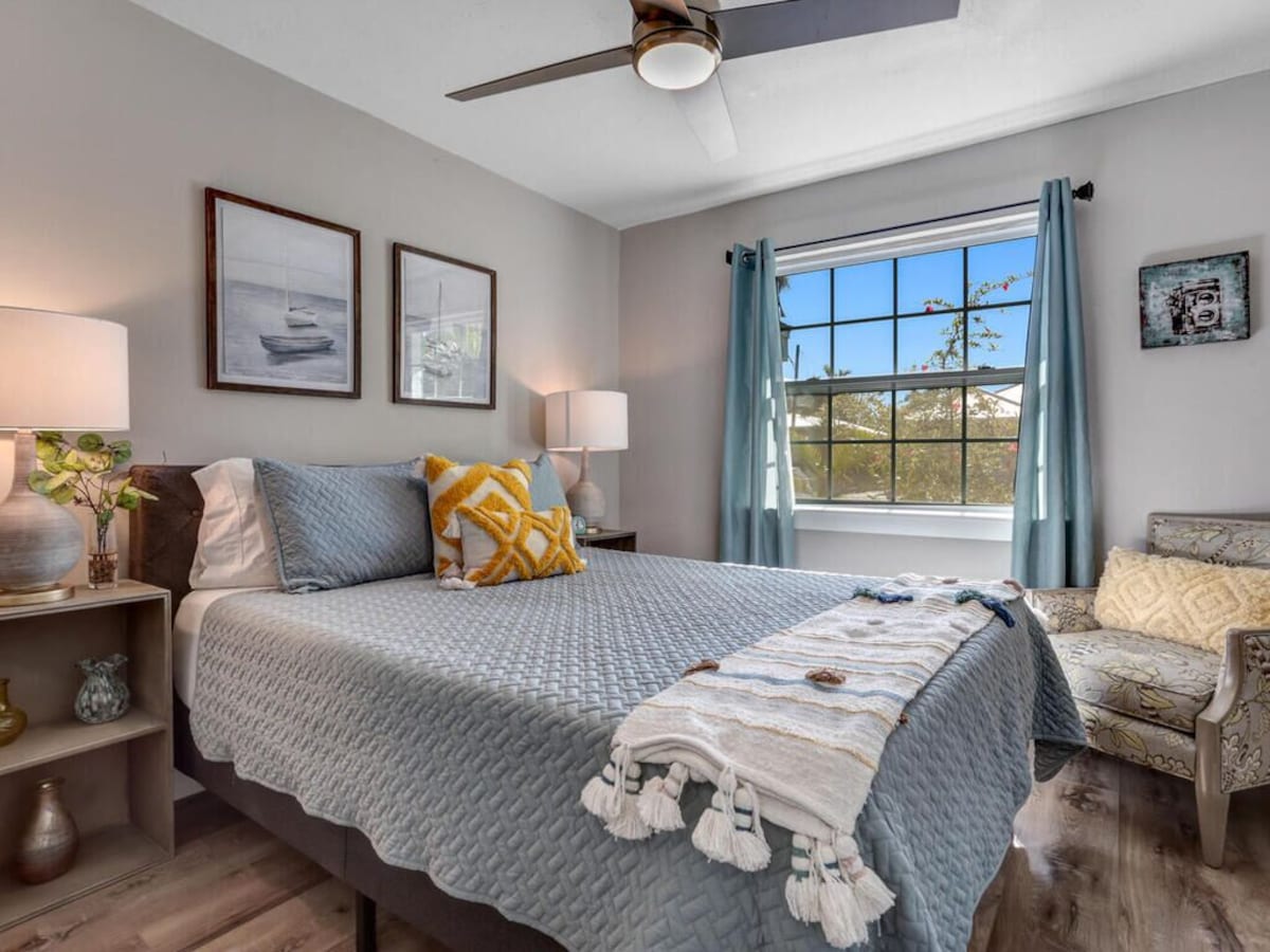 Photo 24 of Spacious 4 bed, 3 baths in highly desirable Lake Park.