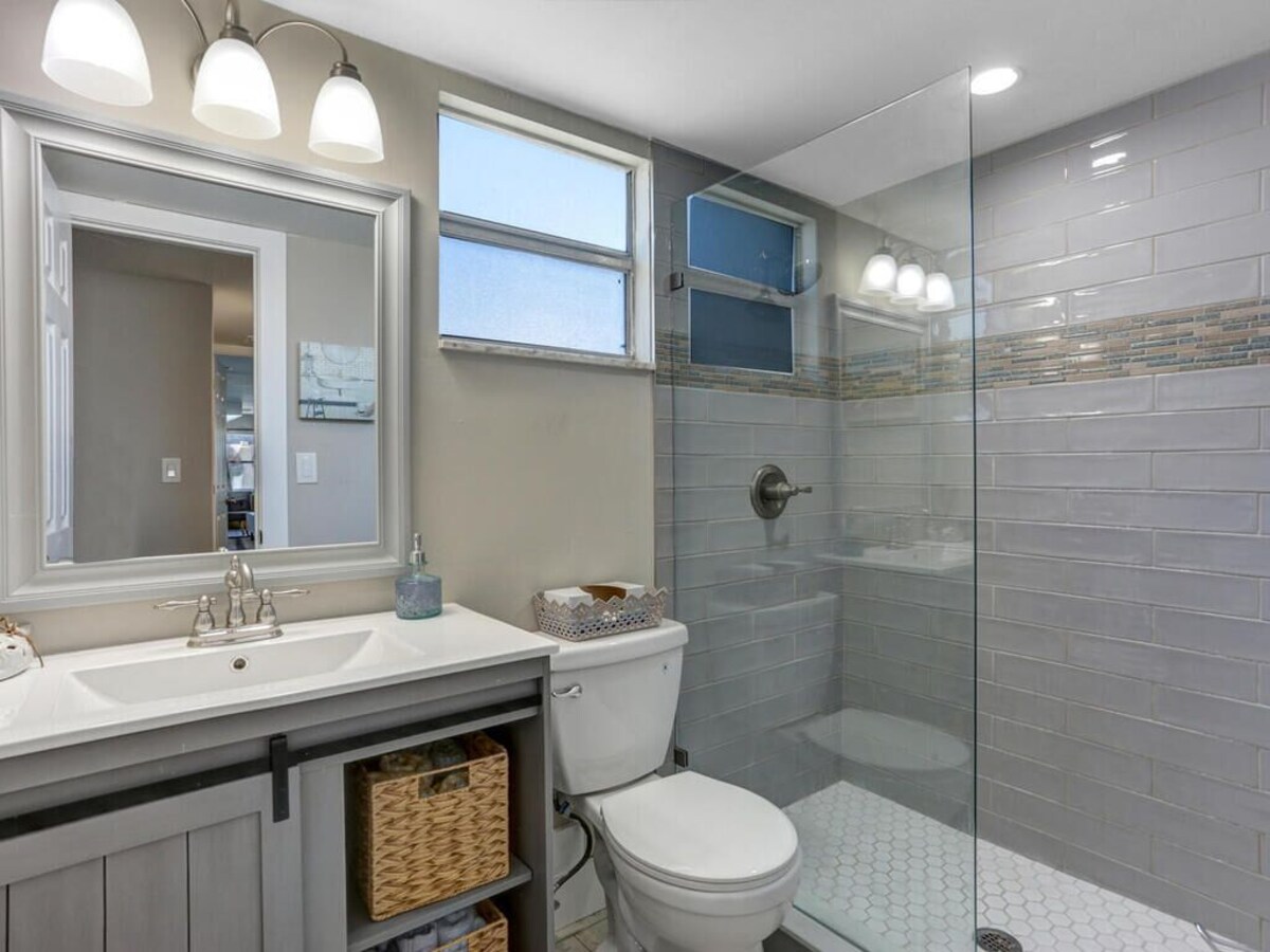 Photo 23 of Spacious 4 bed, 3 baths in highly desirable Lake Park.