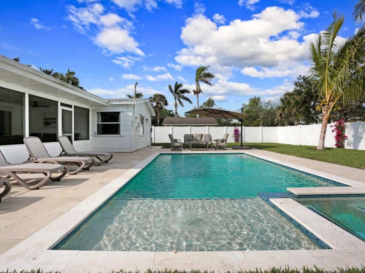 Photo 32 of Spacious 4 bed, 3 baths in highly desirable Lake Park.