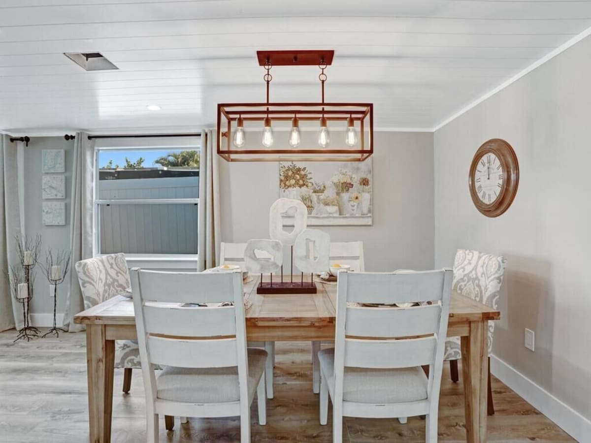 Photo 16 of Spacious 4 bed, 3 baths in highly desirable Lake Park.