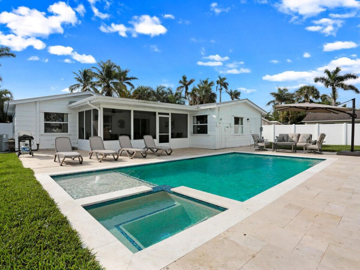 Photo 31 of Spacious 4 bed, 3 baths in highly desirable Lake Park.