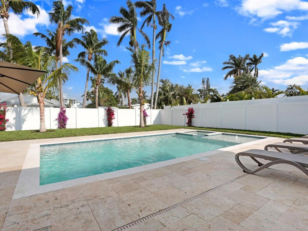 Photo 34 of Spacious 4 bed, 3 baths in highly desirable Lake Park.