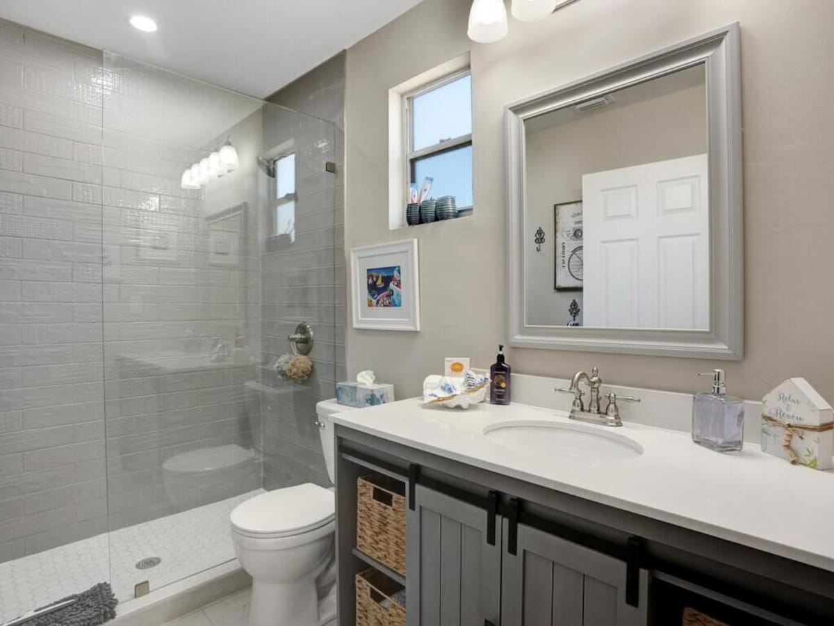 Photo 20 of Spacious 4 bed, 3 baths in highly desirable Lake Park.
