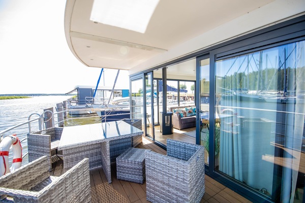 屋外ダイニングエリア