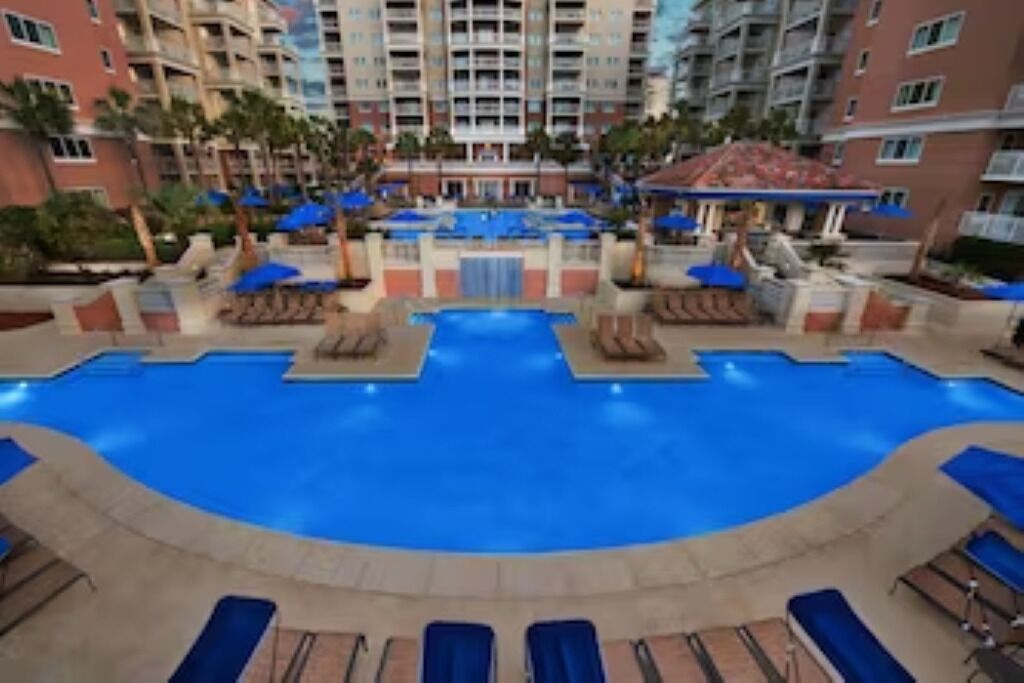 Sisäuima-allas, ulkouima-allas