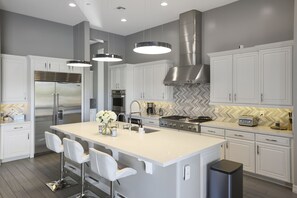 Kühlschrank, Ofen, Herdplatte, Geschirrspüler