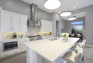 Kühlschrank, Ofen, Herdplatte, Geschirrspüler