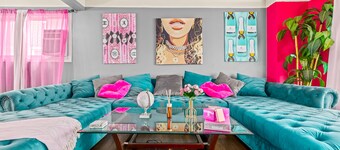 Pink Persuasion Situation: 3 bdrm Selfie House