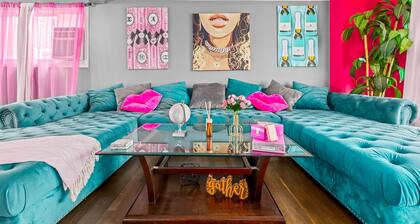 Pink Persuasion Situation: 3 bdrm Selfie House