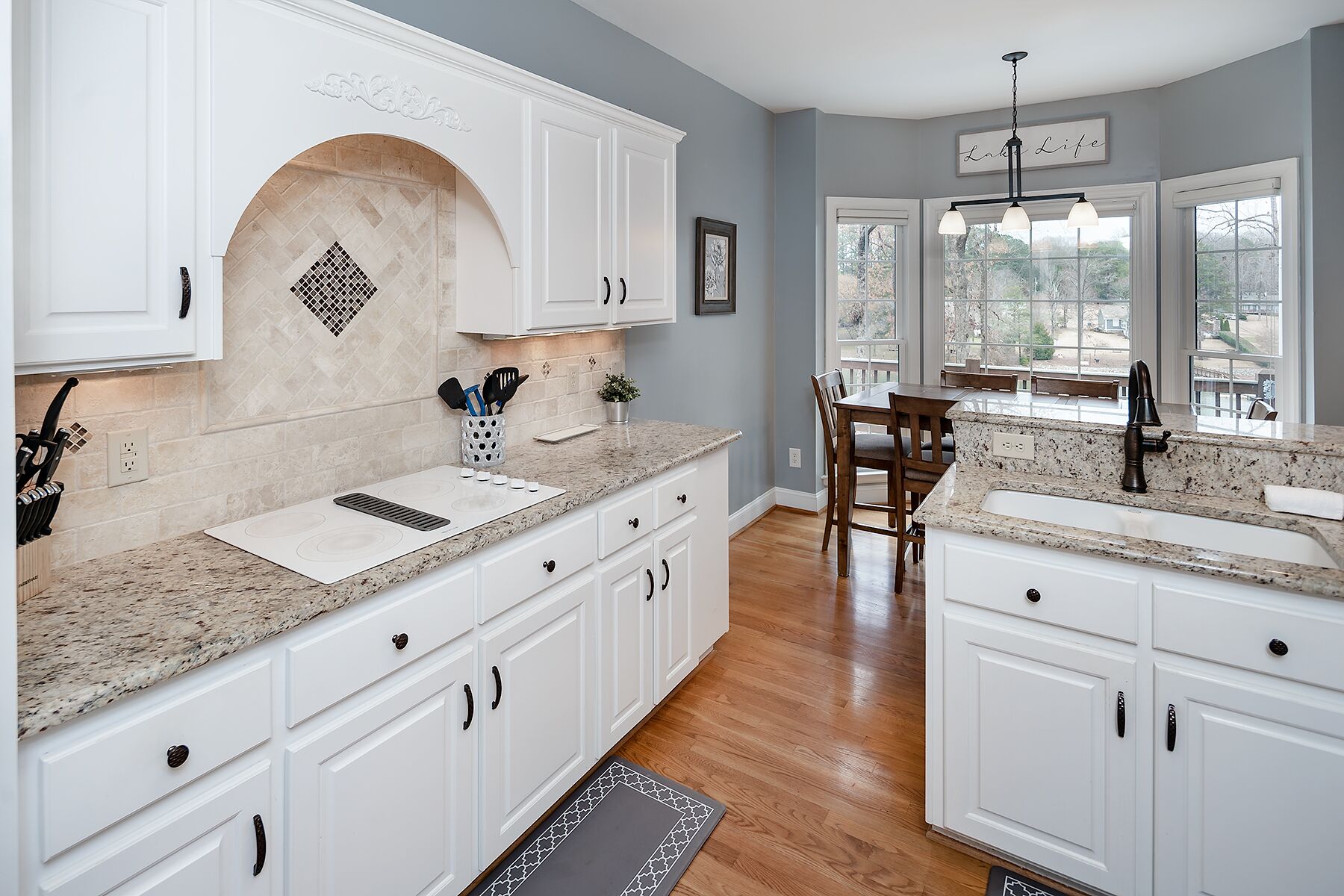 Spacious Lakefront Retreat w\/Private Dock 2 Living Areas, Sherrills