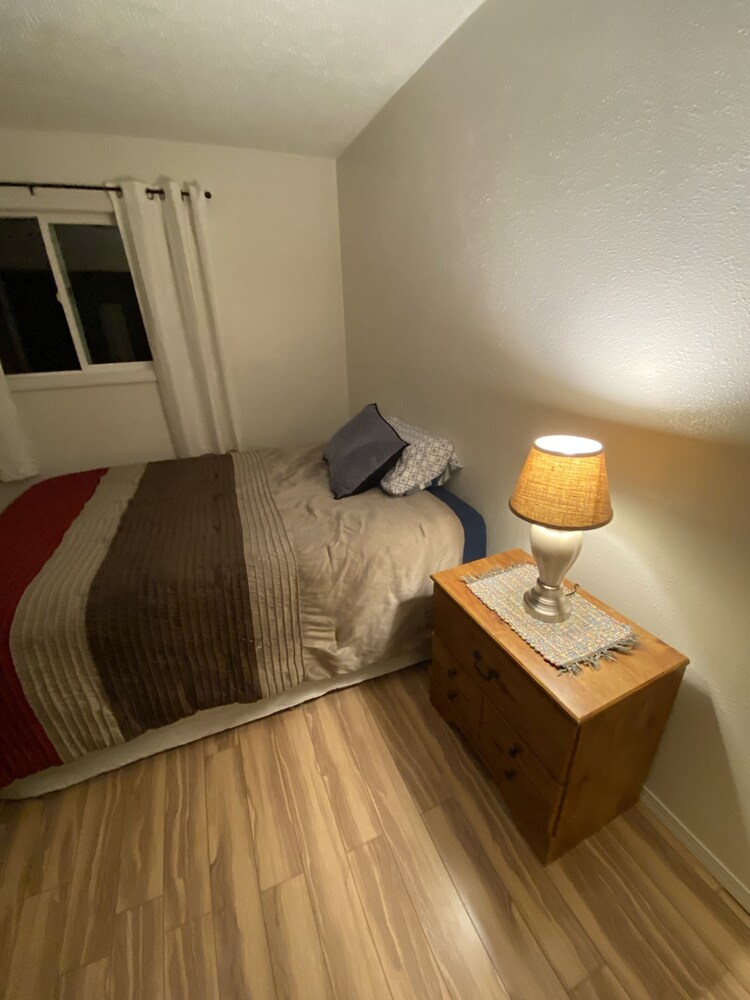 Top floor unit conveniently located in downtown Ketchikan! [Ask for Rental Car] Ketchikan Vrbo