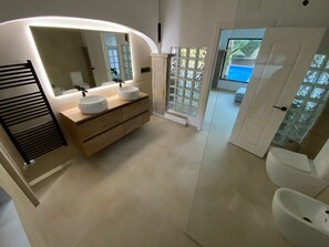 Shower, hair dryer, bidet, towels - Costa Maresme 20 km BCN, Garden apartment & Private pool (Cabrils)