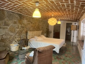 3 bedrooms, iron/ironing board, free WiFi, bed sheets - Costa Maresme 20 km BCN, Garden apartment & Private pool (Cabrils)