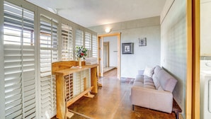 A hallway with a wooden bench, a sofa, and a mirror. - Mtn-View Home w/ Fenced Backyard in Rimrock! (Rimrock)